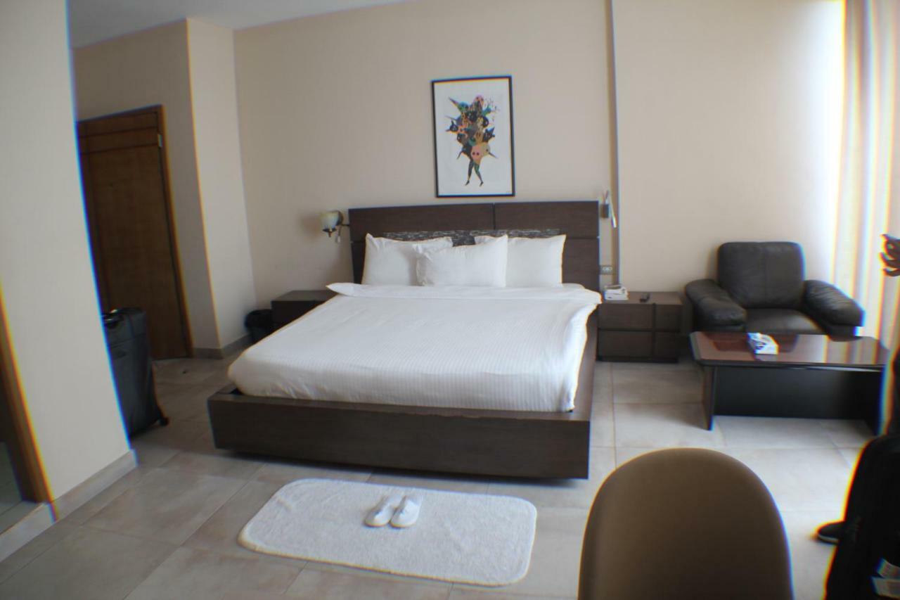Murex Plaza Hotel & Suites Monrovia Eksteriør billede